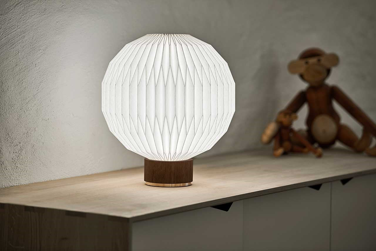 LeKlint375_table_lamp_medium_smokedoak_lifestyle1